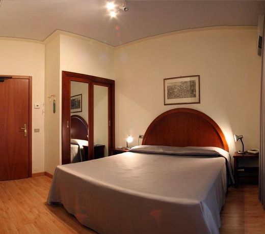 ALBERGO MIRALAGO
