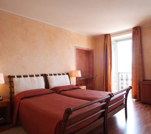 Intra Hotel