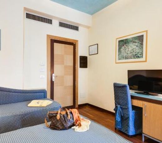 Aris Hotel