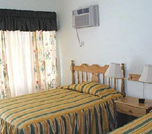 Bar-B-Barn Beach Hotel