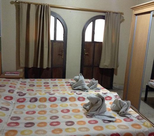 Queen ayola hotel