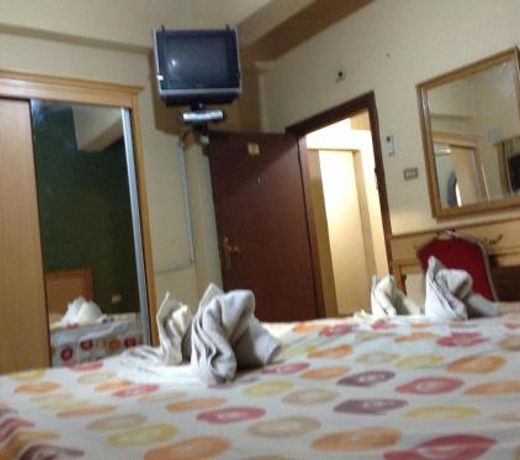 Queen ayola hotel