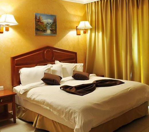 Rest Hills Hotel