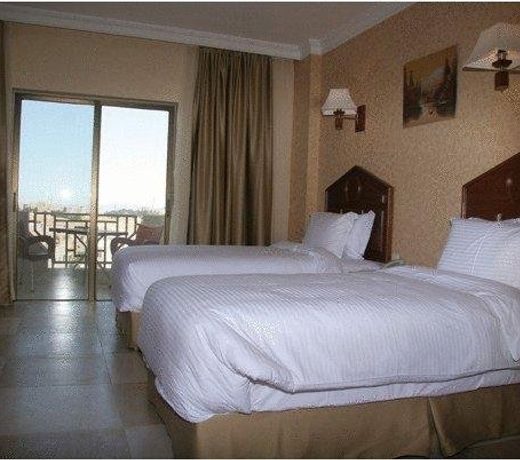 Rest Hills Hotel
