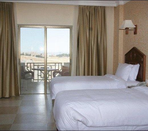 Rest Hills Hotel