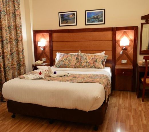 Comfort Hotel Suites