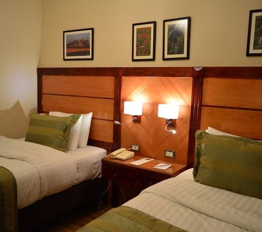 Comfort Hotel Suites