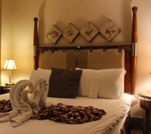 Capri Hotel Suites