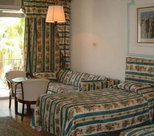 AL CAZAR HOTEL