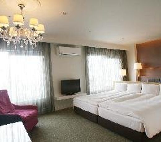 Clayton Bay Hotel