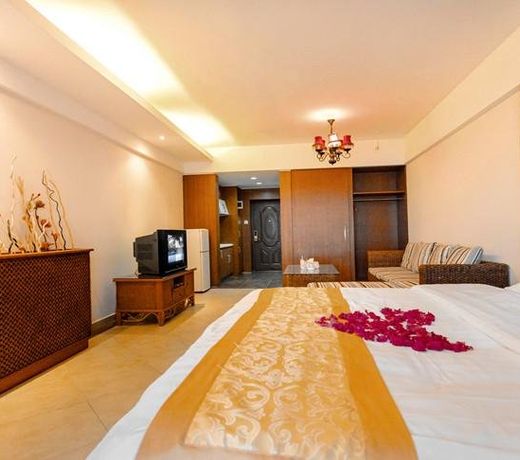 Gold Boutique Holiday Hotel Sanyabayï¼Free cooking &Airport Transferï¼100 meters away from the beachï¼
