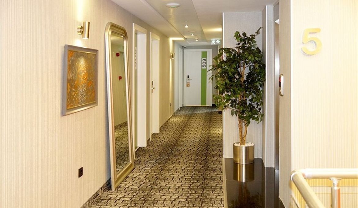 Tempo Suites Airport