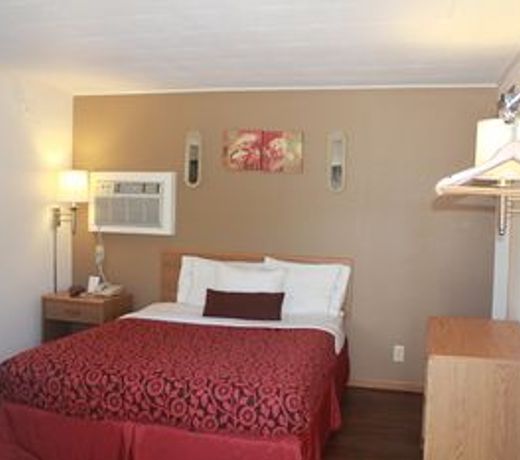 The Brookside Motel / Mt. Rushmore