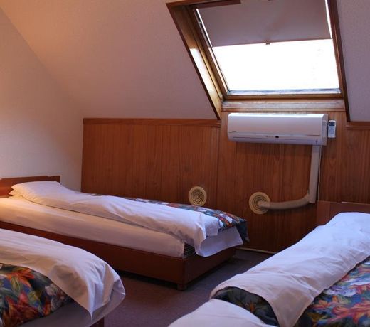 Petit Pension II Elle