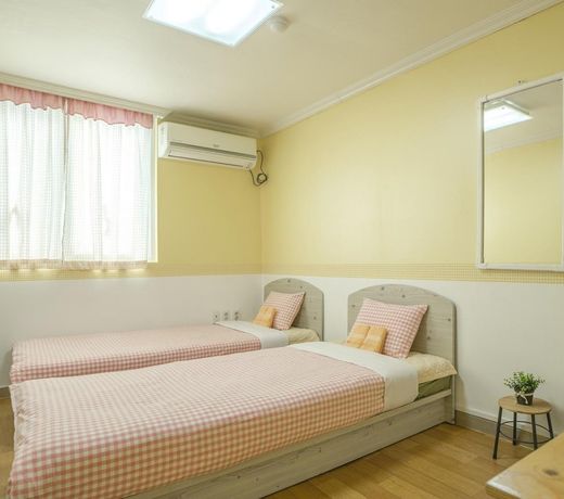 Dalkom Myeongdong Guesthouse