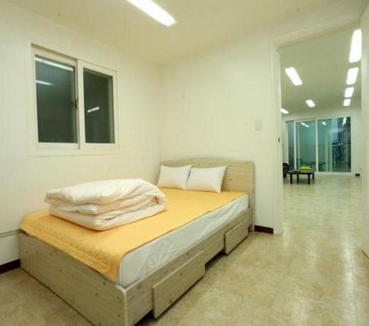 J-Honor Guesthouse