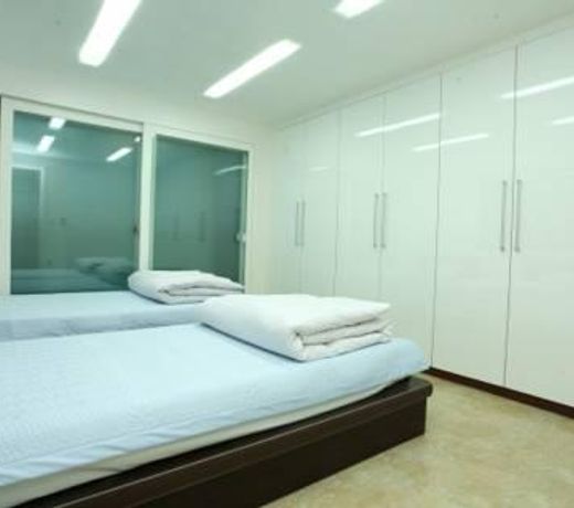 J-Honor Guesthouse