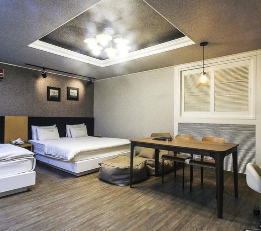Bluemore Motel
