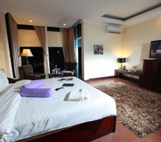 Seasons Riverside Hotel