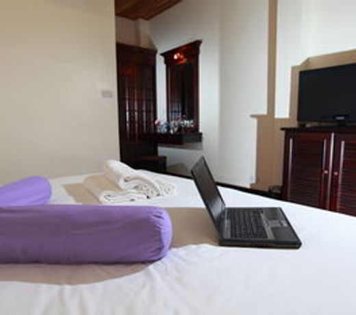 Seasons Riverside Hotel