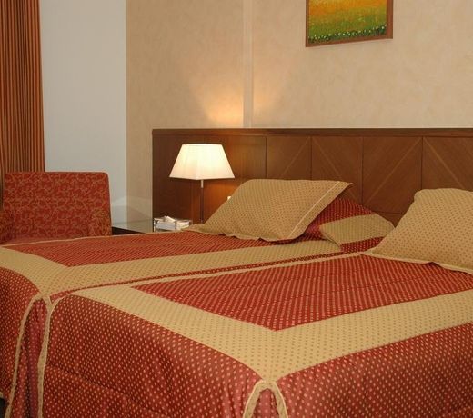 King Suites Hotel