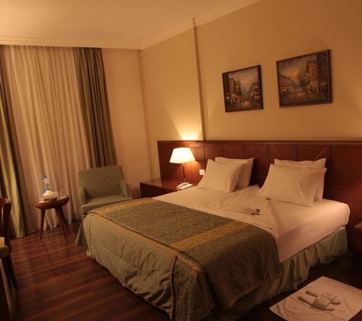 King Suites Hotel
