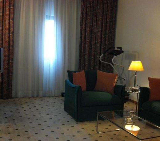 LA CIGALE HOTEL