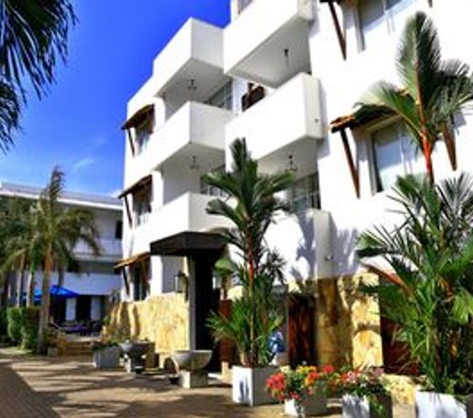 St.Lachlan Hotel & Suites