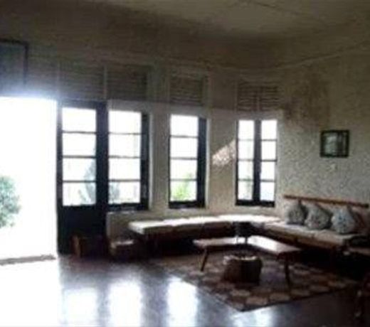 Castle Hill Bungalow