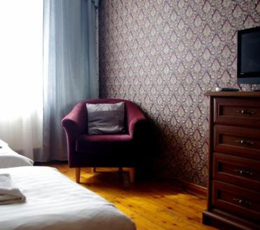Villand Hotel with Free Private Parking and Self Check In 24h