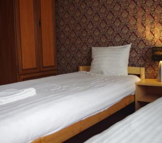 Villand Hotel with Free Private Parking and Self Check In 24h