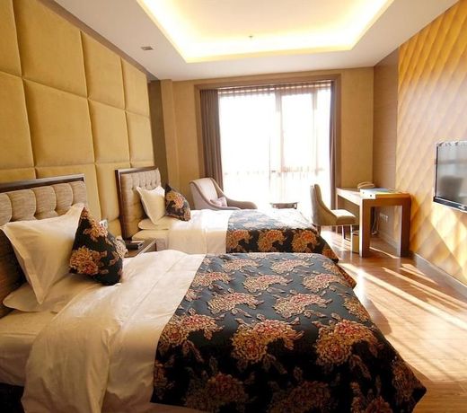 Kun Ming Shengshi Qianhe Hotel