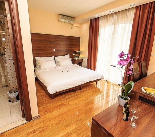 Hotel M