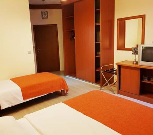 Lucic Rooms & Suites