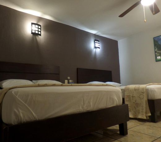 Uke Inn Hotel & Suites Xamaipak