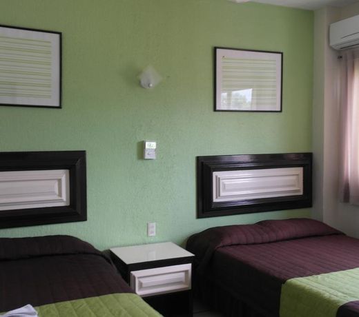 HOTEL EL ROBLE