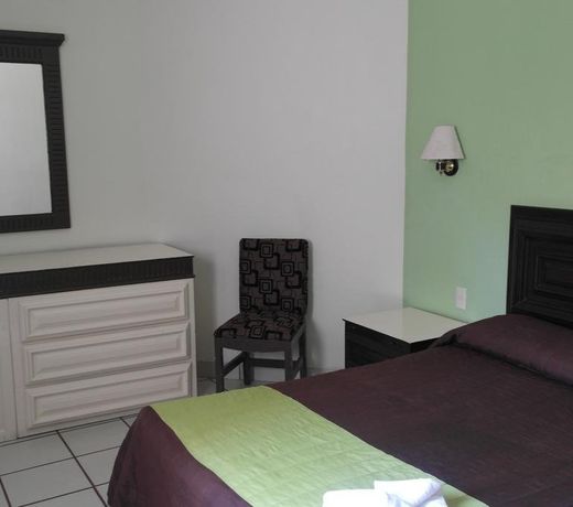 HOTEL EL ROBLE