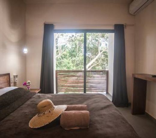 Hotel Uolis Nah