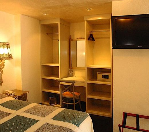 El MesÃ³n Hotel