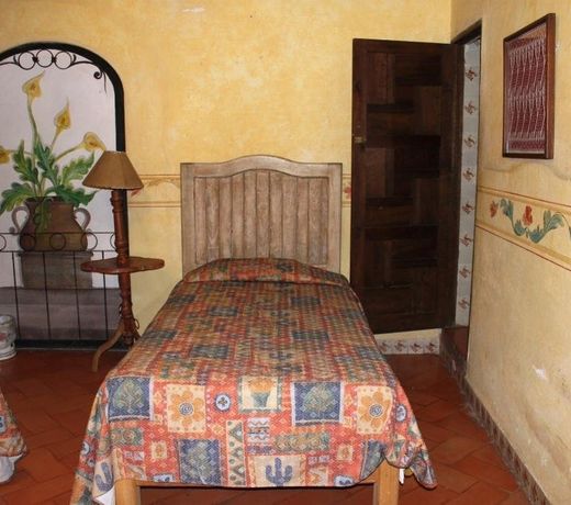 Hotel Parrokia