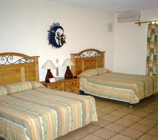 Hotel Hacienda Bugambilias