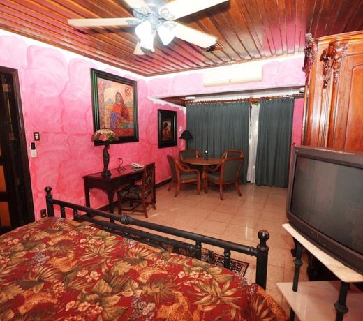 HOSTAL REAL LOS ROBLES