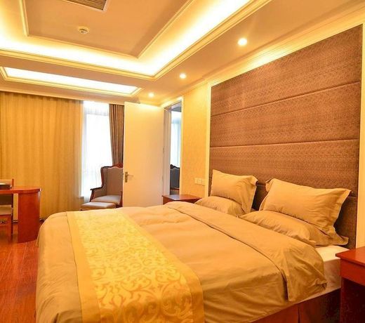 Daina Hotel