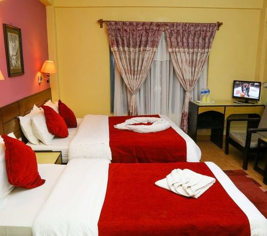 Hotel Silver Oaks Inn