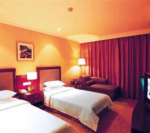 New Land Hotel