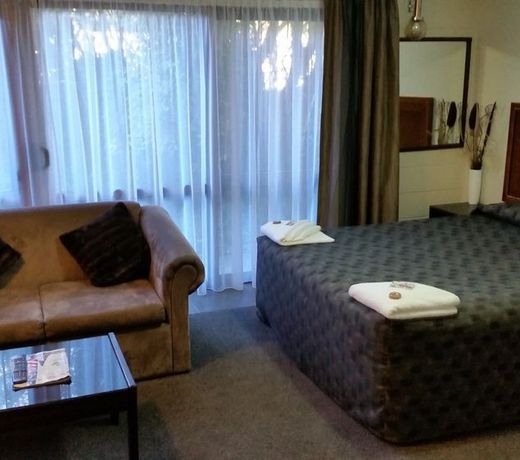 Admirals Motor Inn