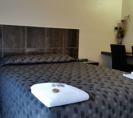 Admirals Motor Inn