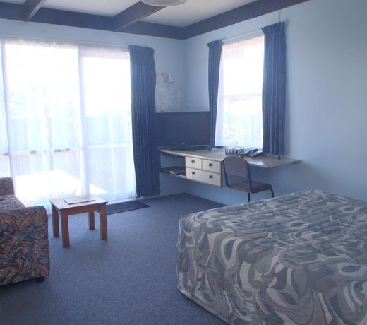 BAMBOO LODGE MOTEL
