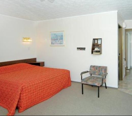 Ace High Motor Inn