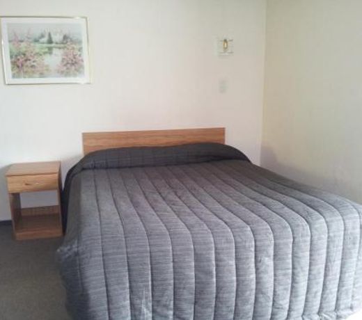 Ace High Motor Inn